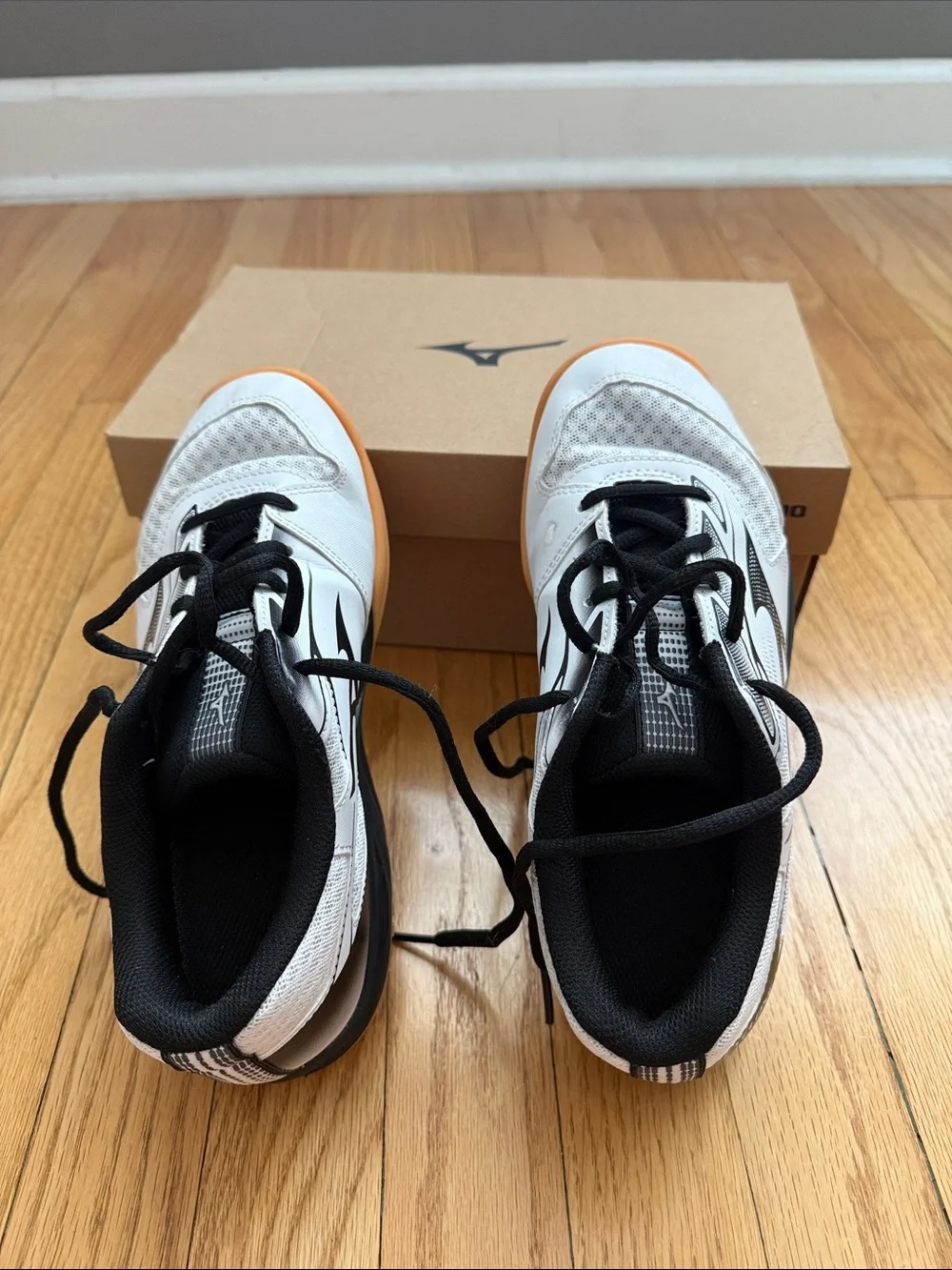 Mizuno White and Black Indoor Court Shoes with Gum Outsole